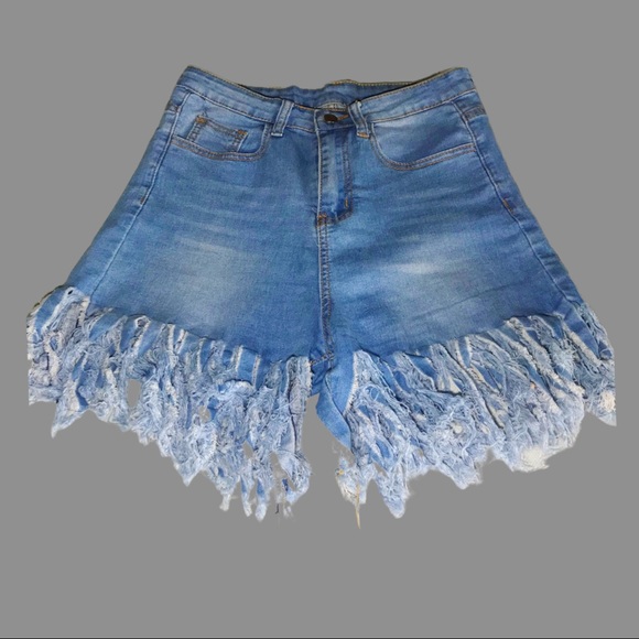 Size 6 fringe shorts 🔥 - Picture 3 of 5
